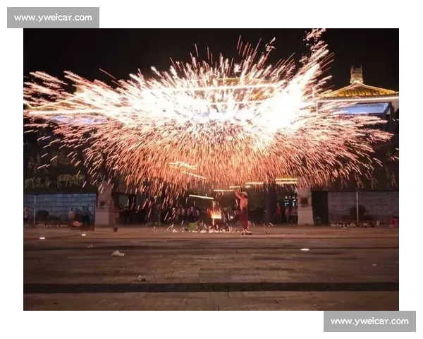 网红达人助阵村 BA 环江非遗打铁花燃爆夏夜